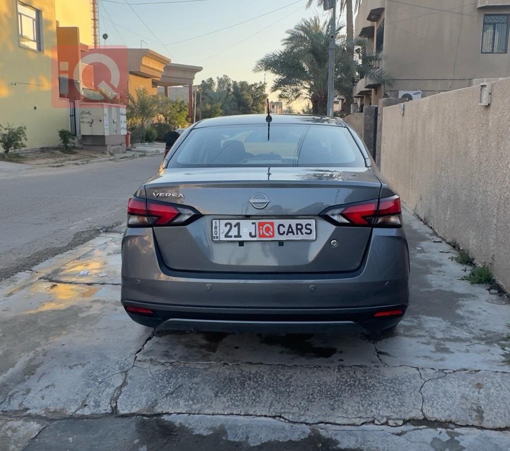 نیسان ڤێرسا